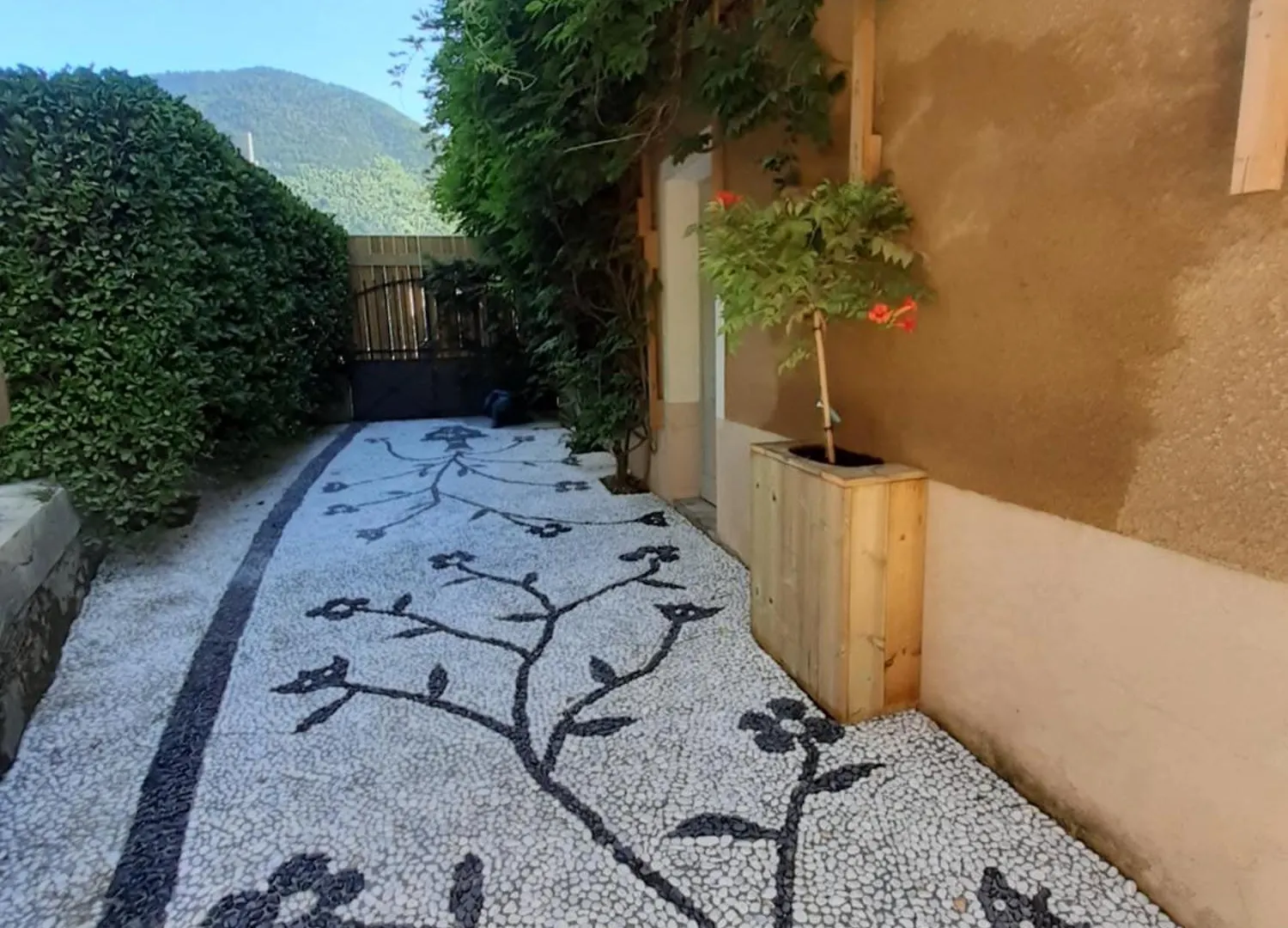 Bagnères-de-LuchonEn Bord De Riviereアパートメント 0*, Bagnères-de-Luchon フランス